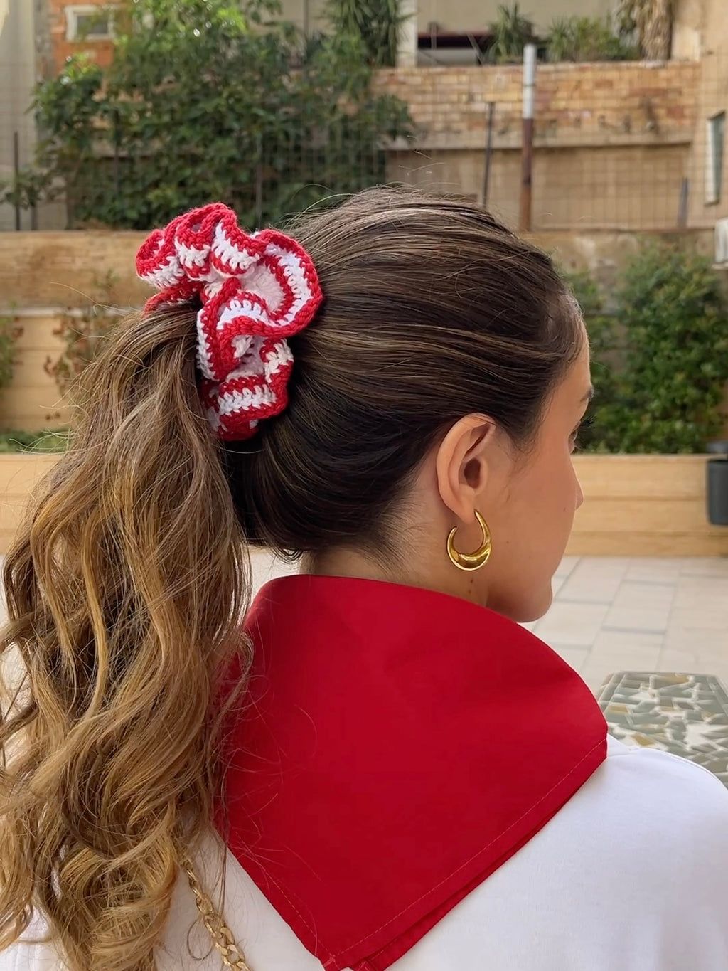 Coletero Scrunchie de Crochet Blanco-Rojo