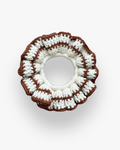 Coletero Scrunchie de Crochet Blanco-Marrón